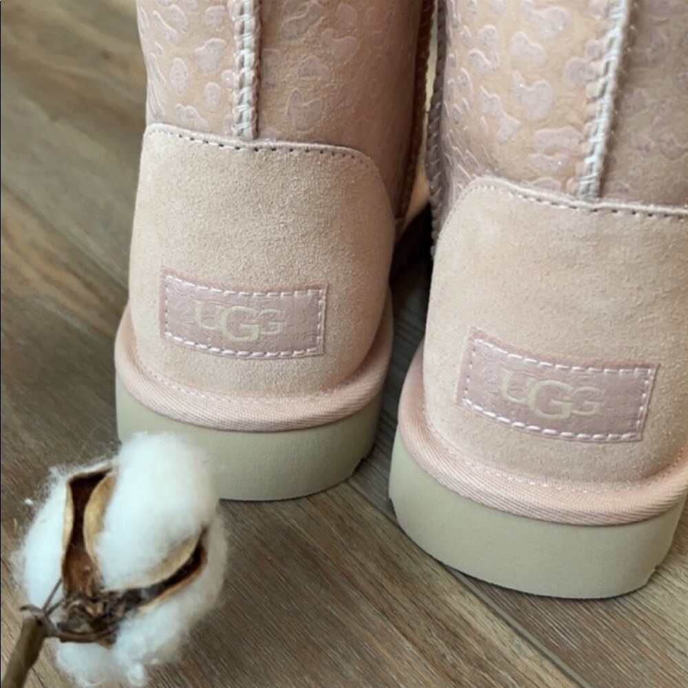 🌿UGG🌿CLASSIC SNOW LEOPARD BOOTS - Picture 8 of 15